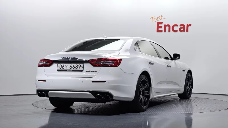 Maserati QUATTROPORTE