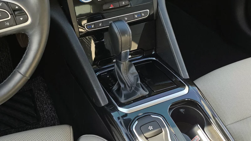 Renault SM6