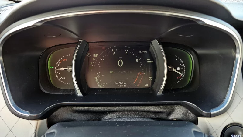 Renault SM6