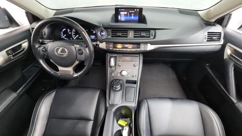 Lexus CT200h