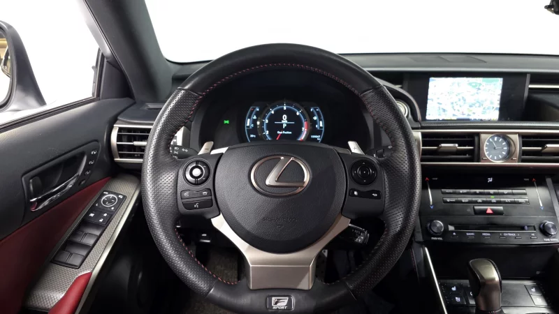 Lexus IS