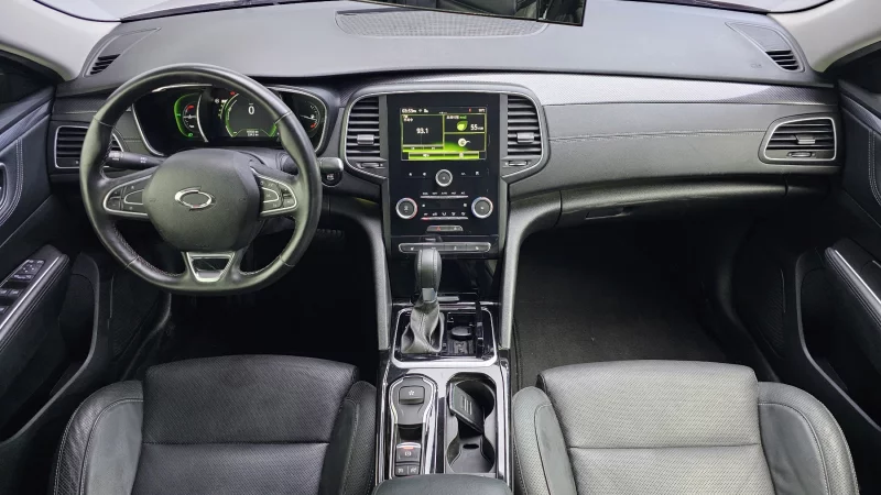 Renault SM6