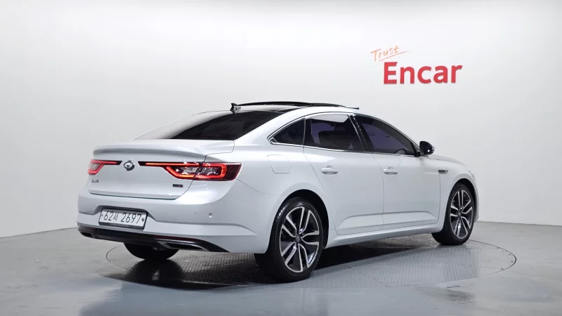 Renault SM6