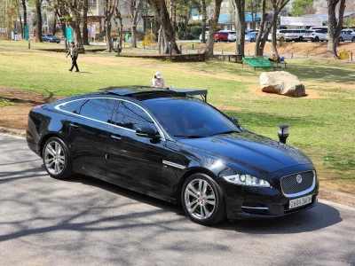 Jaguar XJ