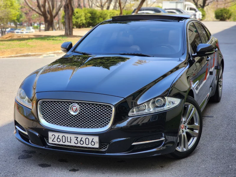 Jaguar XJ