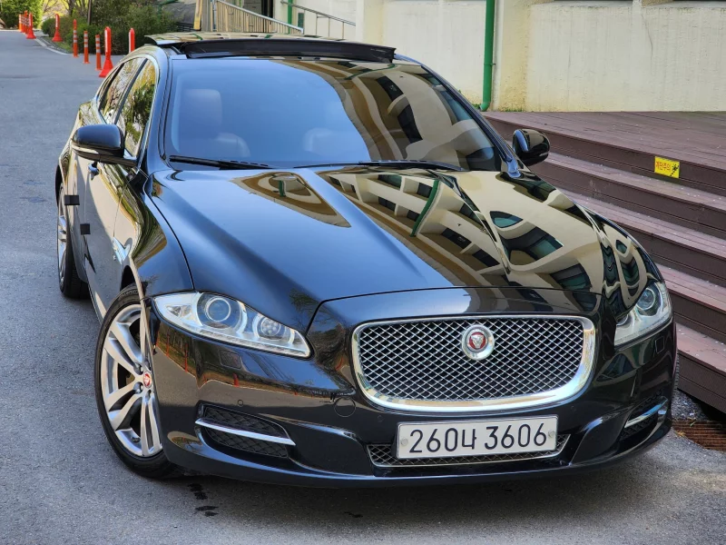 Jaguar XJ