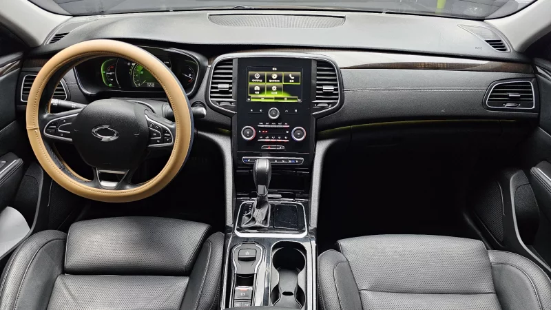 Renault SM6