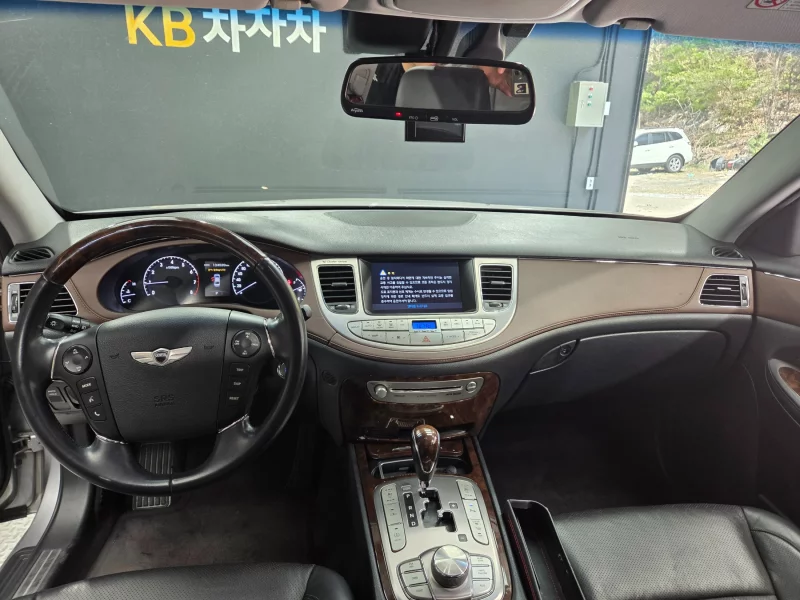 Hyundai Genesis