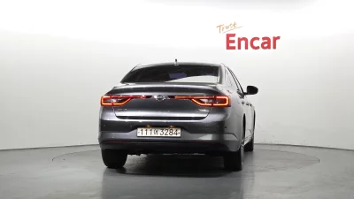 Renault SM6