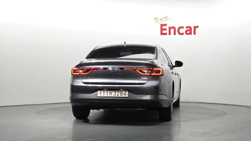 Renault SM6