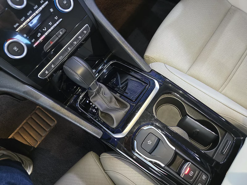 Renault SM6