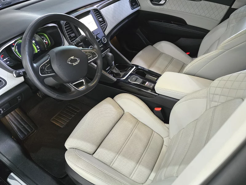 Renault SM6