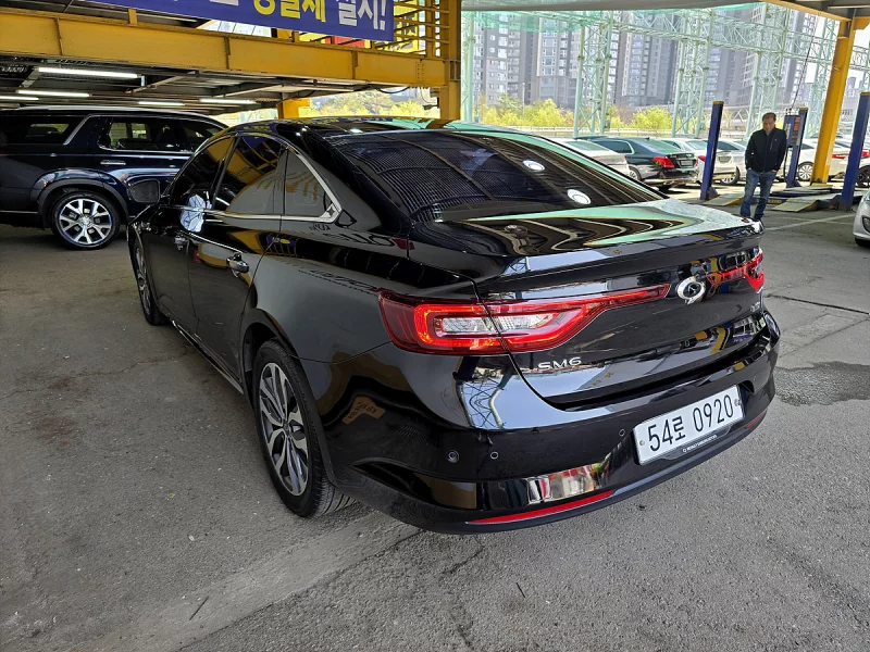 Renault SM6
