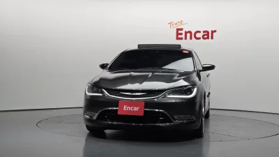 Chrysler 200