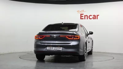 Renault SM6