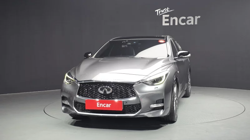 Infiniti Q30
