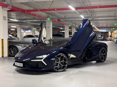 Lamborghini Revuelto
