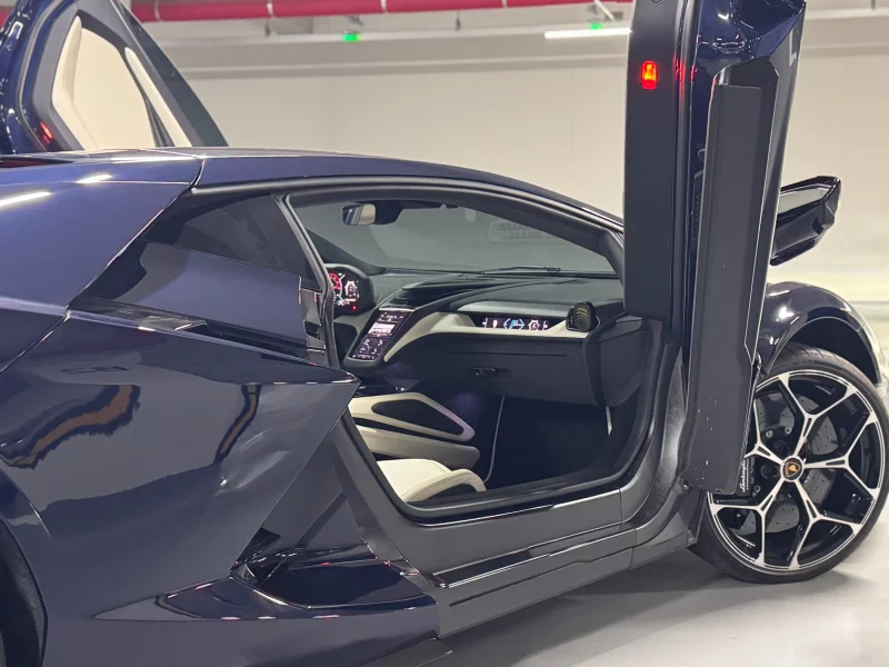 Lamborghini REVUELTO