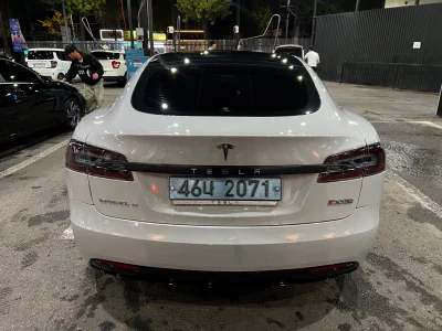 Tesla MODEL S