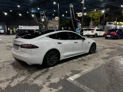 Tesla MODEL S
