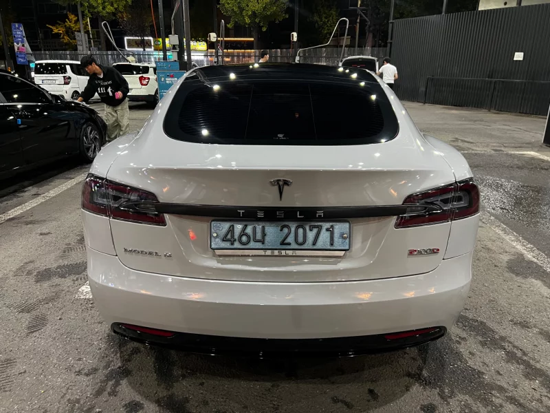 Tesla MODEL S