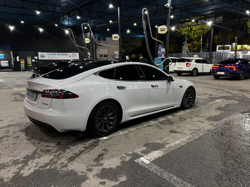 Tesla MODEL S