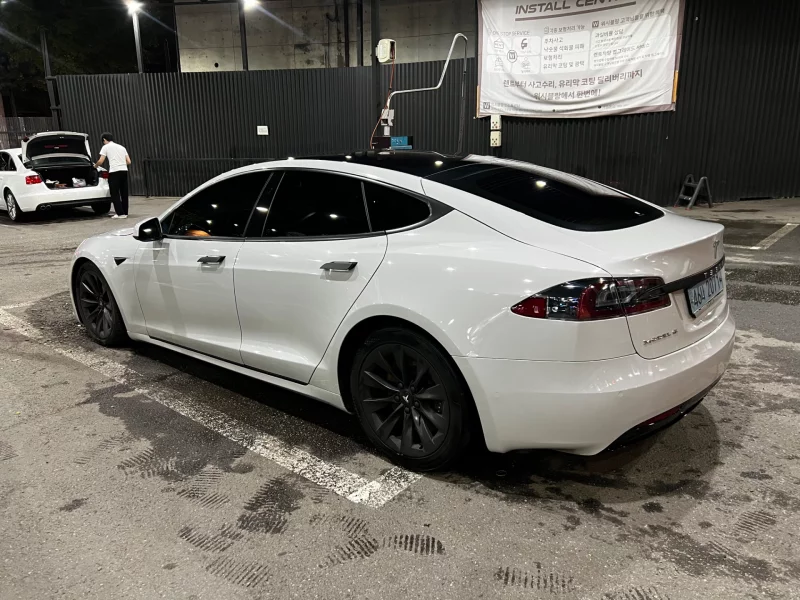 Tesla MODEL S