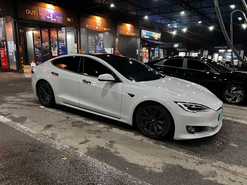 Tesla MODEL S