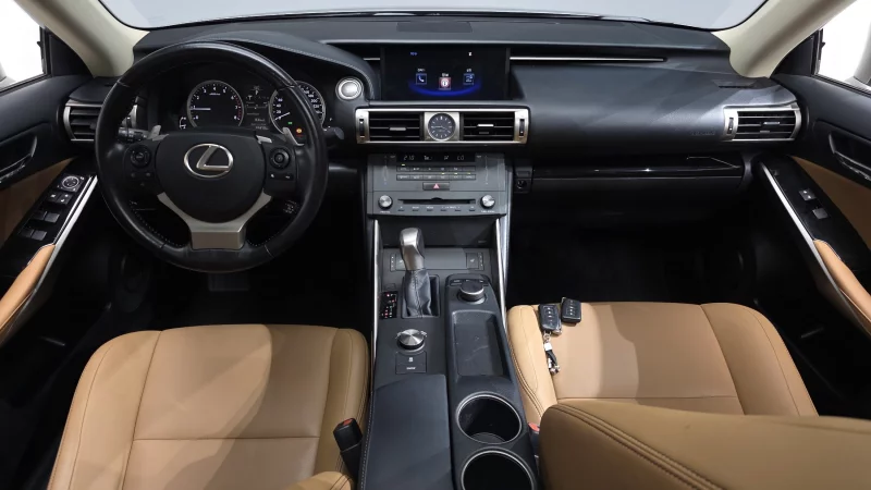 Lexus IS