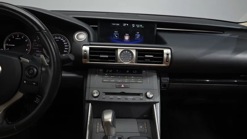 Lexus IS