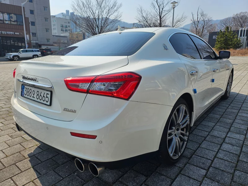 Maserati GHIBLI