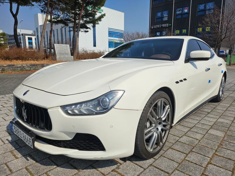 Maserati GHIBLI