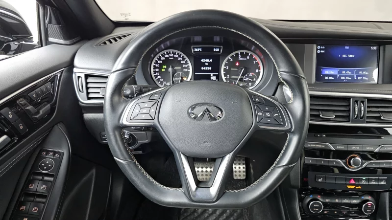 Infiniti Q30