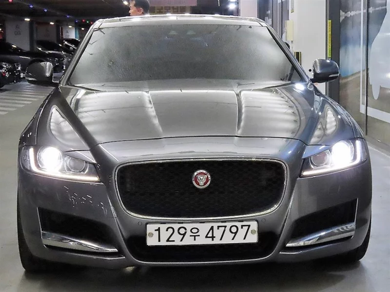 Jaguar XF