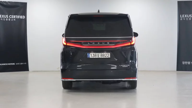 Lexus LM