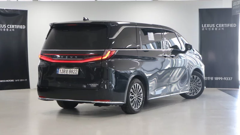 Lexus LM