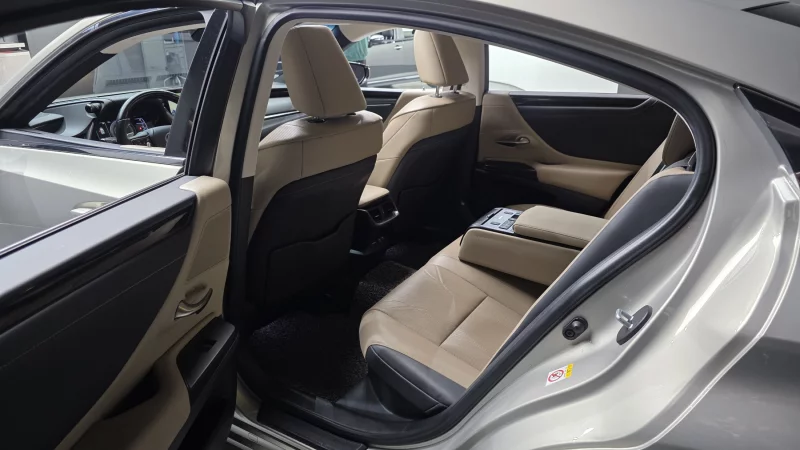 Lexus ES300h