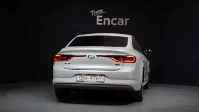 Renault SM6