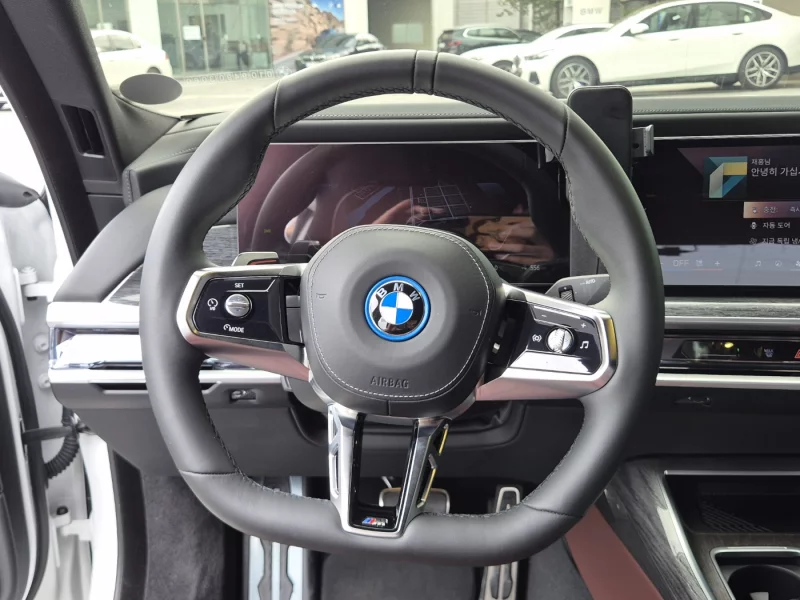 BMW i7