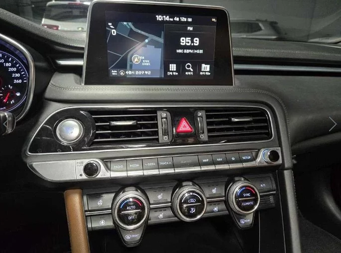 Genesis G70