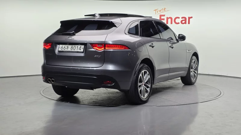 Jaguar F-PACE