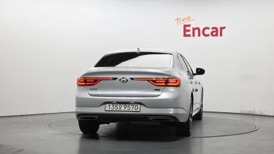 Renault SM6