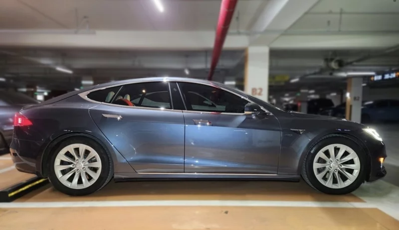 Tesla MODEL S