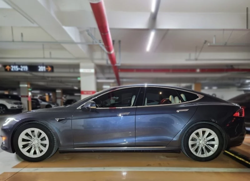 Tesla MODEL S