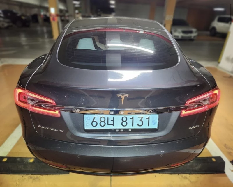 Tesla MODEL S