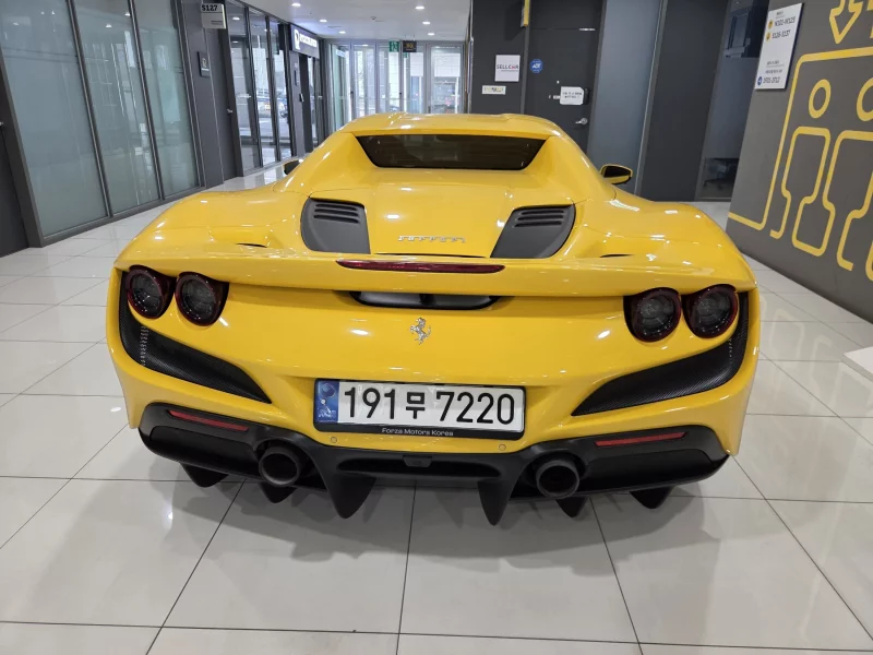 Ferrari F8