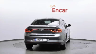 Renault SM6