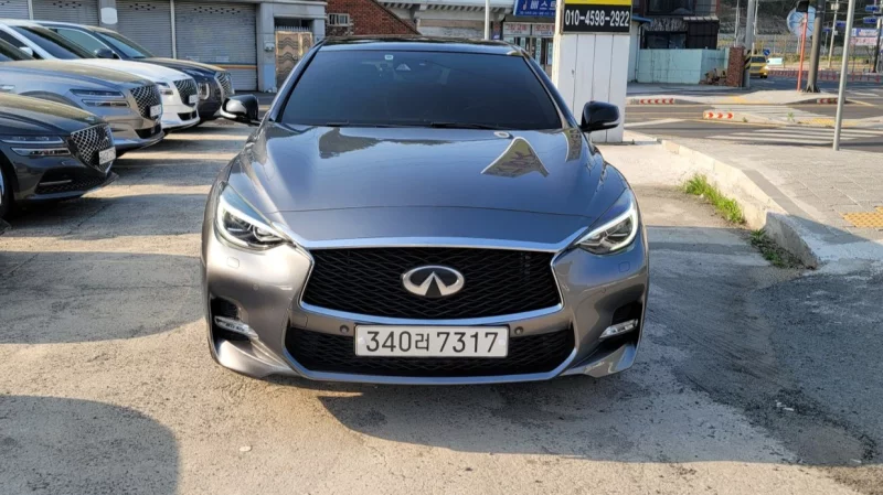 Infiniti Q30
