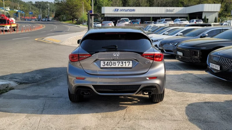 Infiniti Q30