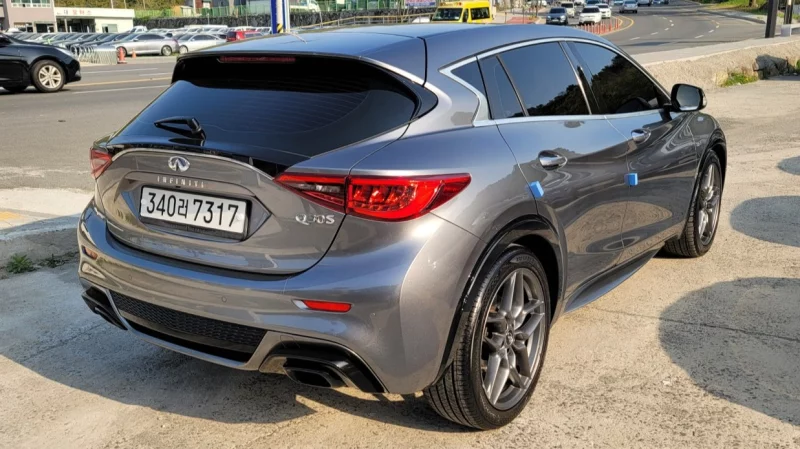 Infiniti Q30